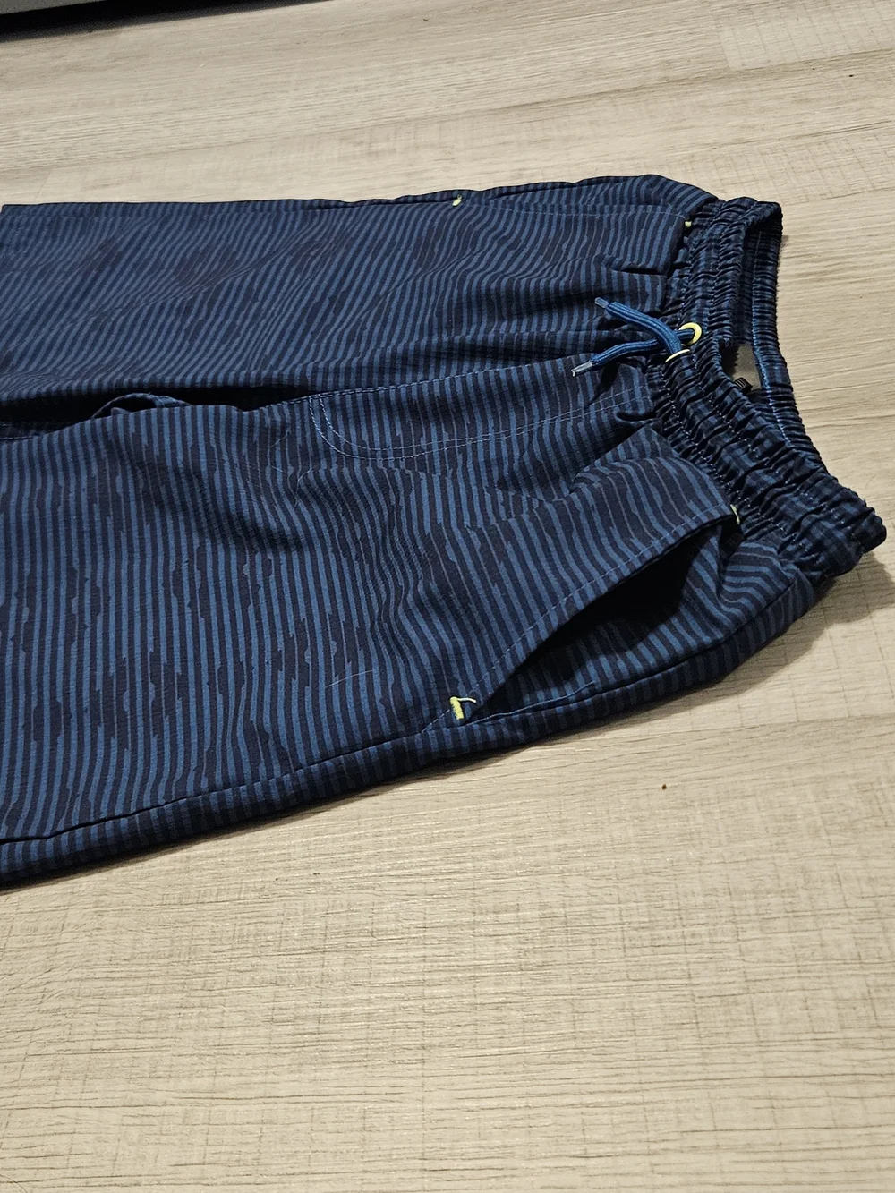 Eddie Bauer Kids Medium 10/12 Navy Striped Athletic Shorts